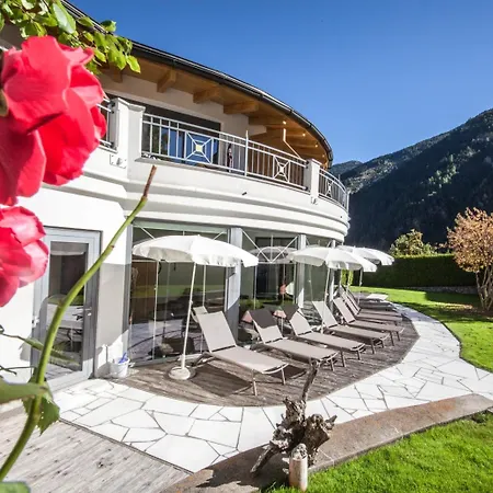 Hotell Wellnesshotel Liun