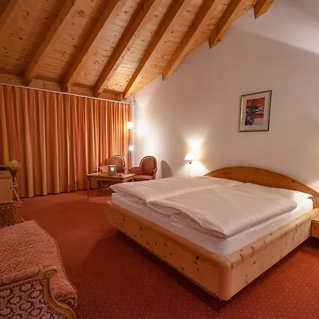 Wellnesshotel Liun Otel 3*