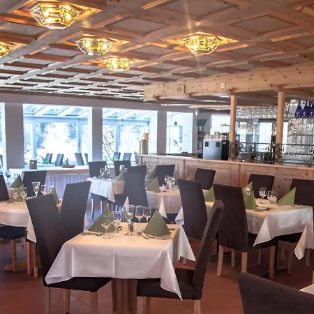 Wellnesshotel Liun 3* 뮈스테어